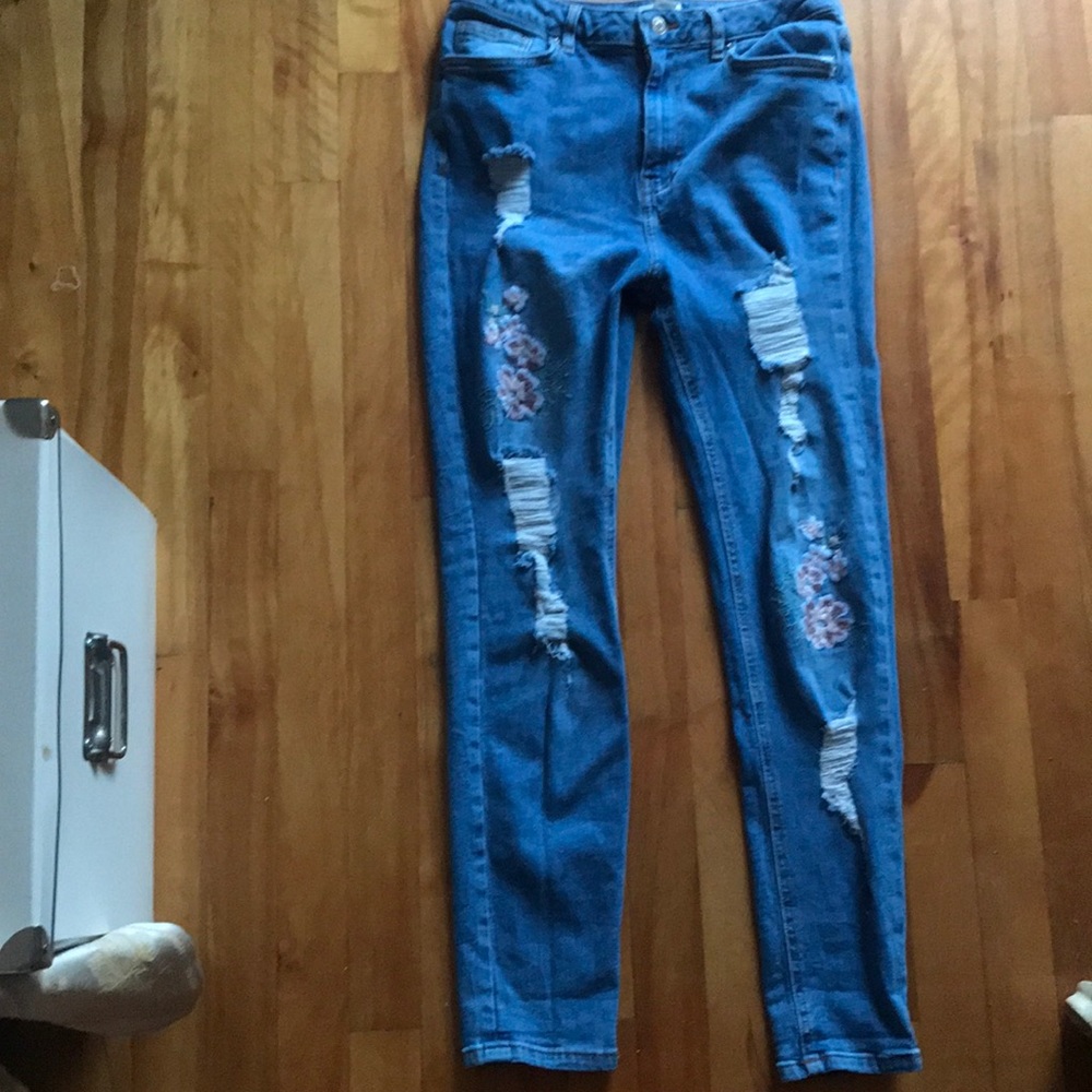 Forever 21 distress jeans size 27